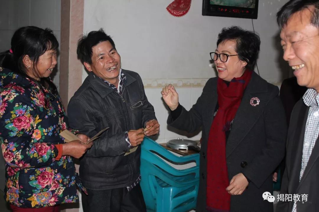 深入基层送温暖 扶贫慰问暖民心 ——市教育局开展春节送温暖慰问活动